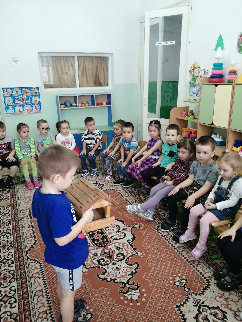 Олы Әтнә балалар бакчасында кошларга җимлекләр элделәр