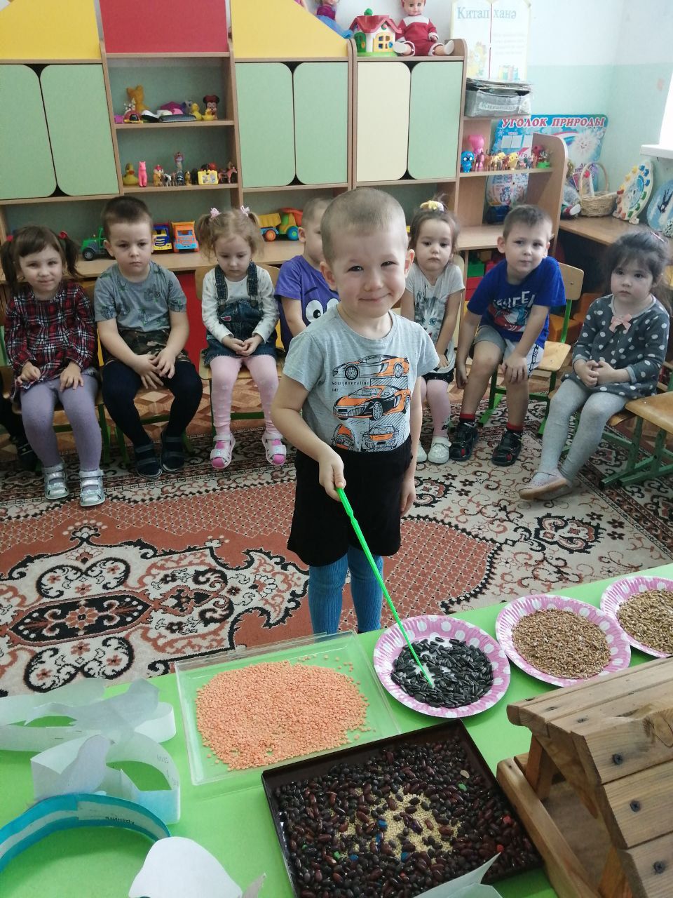 Олы Әтнә балалар бакчасында кошларга җимлекләр элделәр