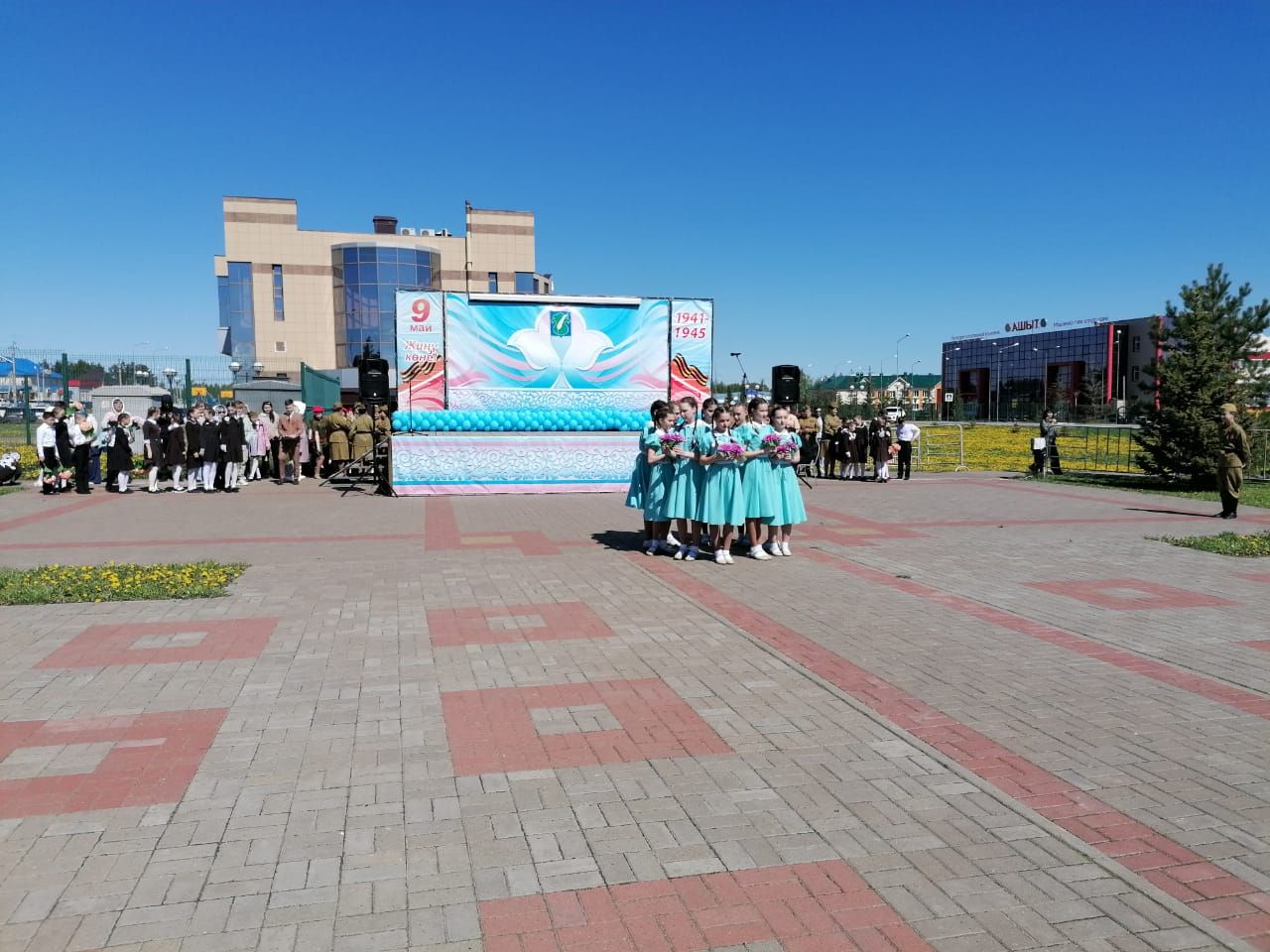 Бөек Җиңү даны сүрелмәс!