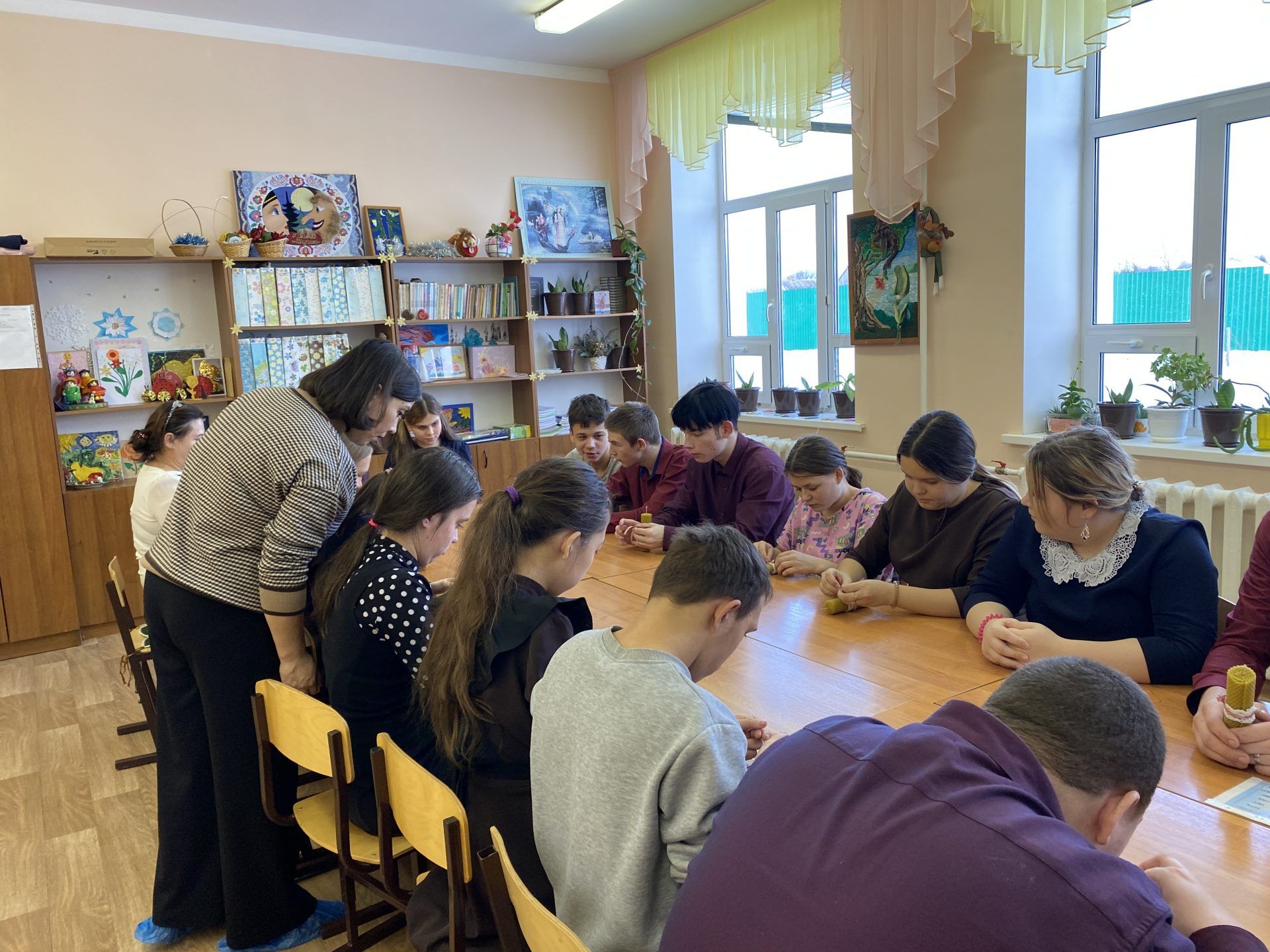 Яңа Кенәр авылындагы махсус интернат мәктәбе укучыларына өчен “Яңа ел шәмнәре”