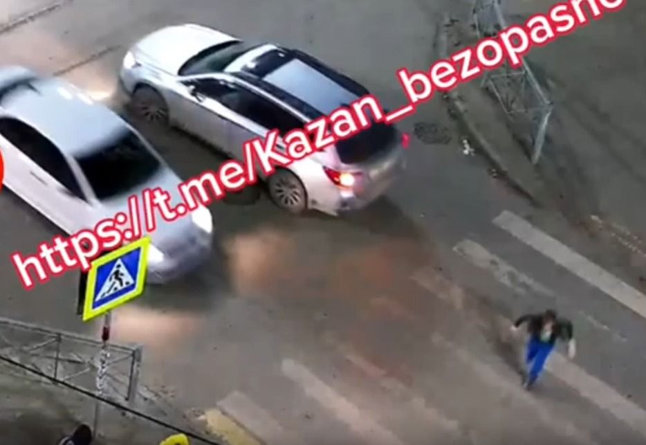 Казанда машина йөртүче 11 яшьлек укучыны бәрдерә һәм авария урыныннан кача