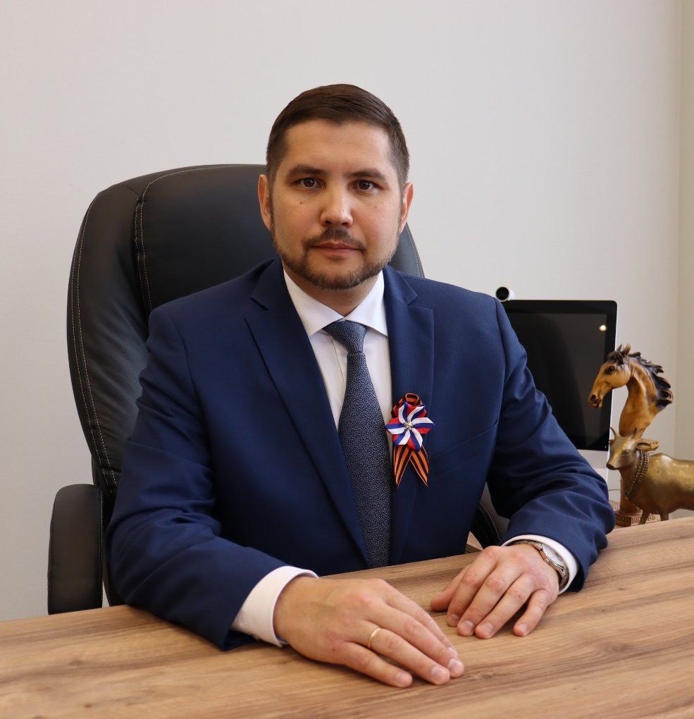 Әтнә районы башкарма комитеты  җитәкчесе Рөстәм Хисамиев  Сабантуйлар белән котлый