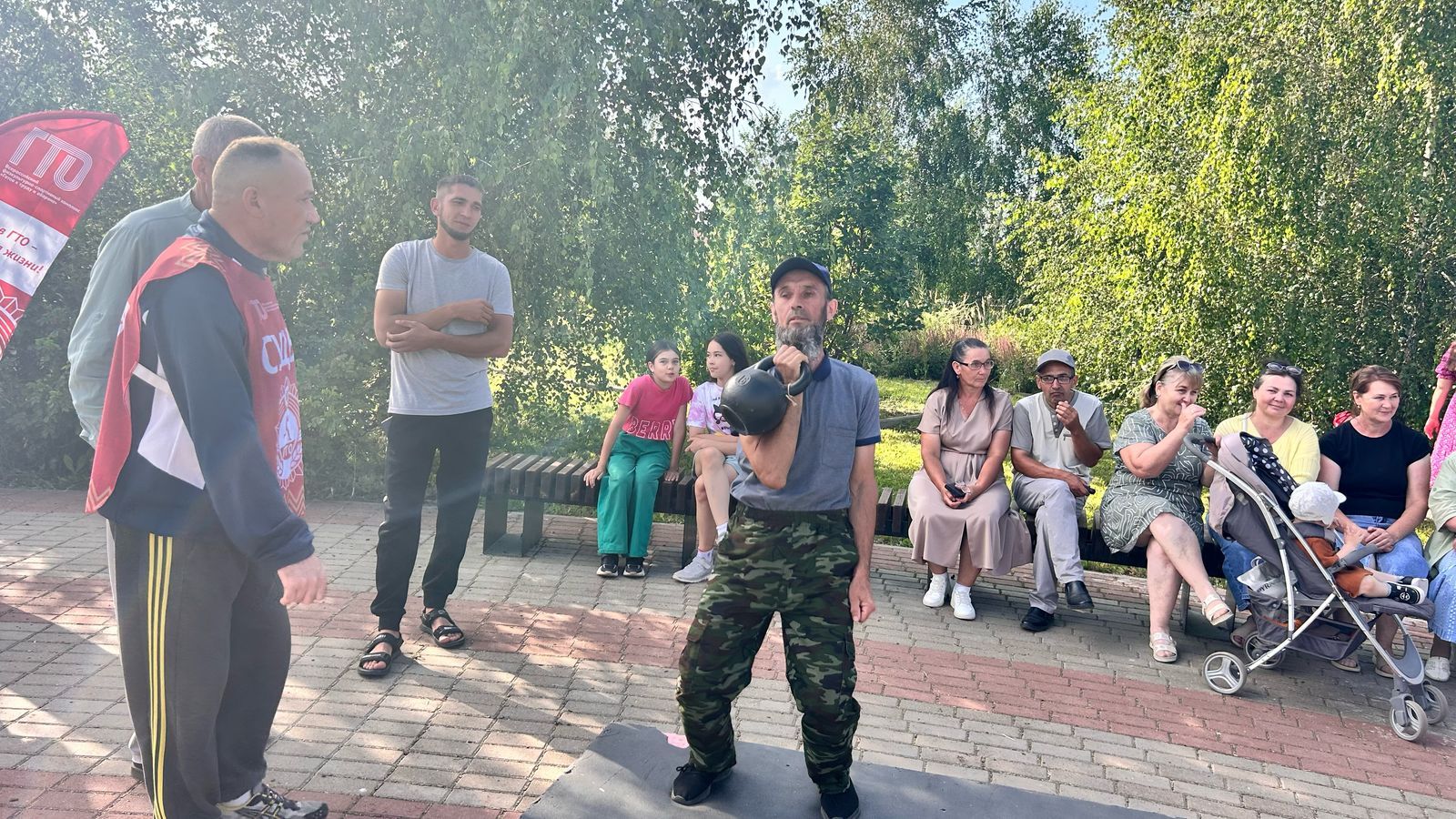 Әтнә паркында ГТО площадкасы эшләде: спортчылар һәм уенчылар үз көчләрен сынады!