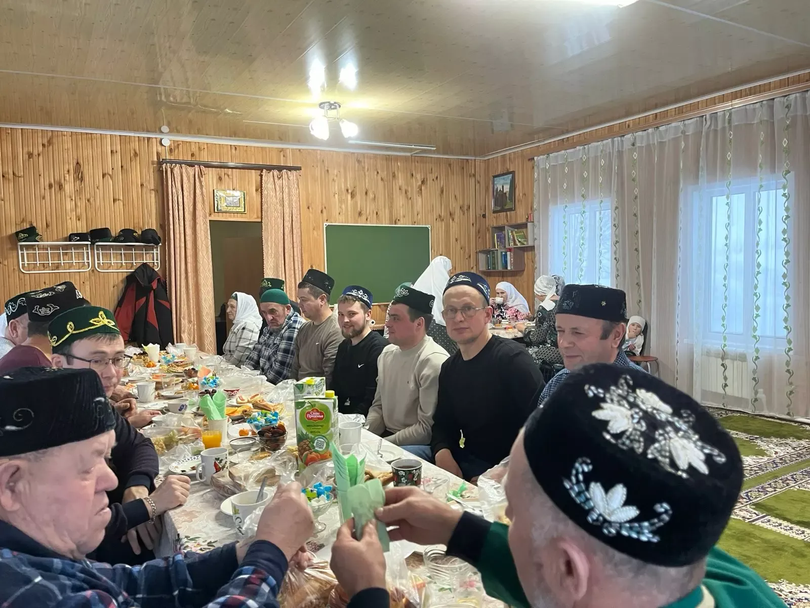 Әйшияз авылы яшьләре хәрби Ренат Сабиров рухына мәчеттә Коръән укып искә алдылар