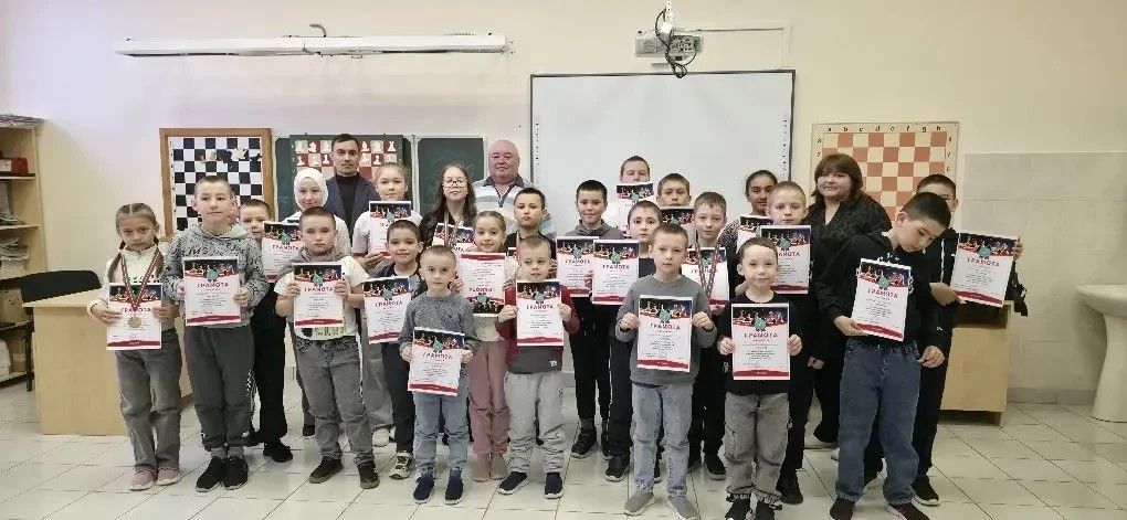 «Ашыт» спорт комплексында  районның 1-4 сыйныф укучылары арасында тиз шахмат буенча спорт мәктәп Беренчелеге узды