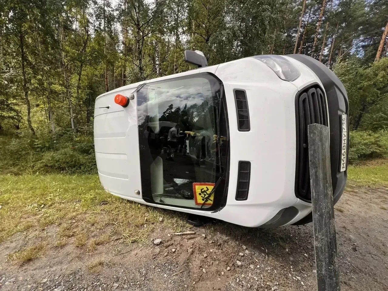 12 бала булган Ford Transit микроавтобусы юл һәлакәтенә очраган