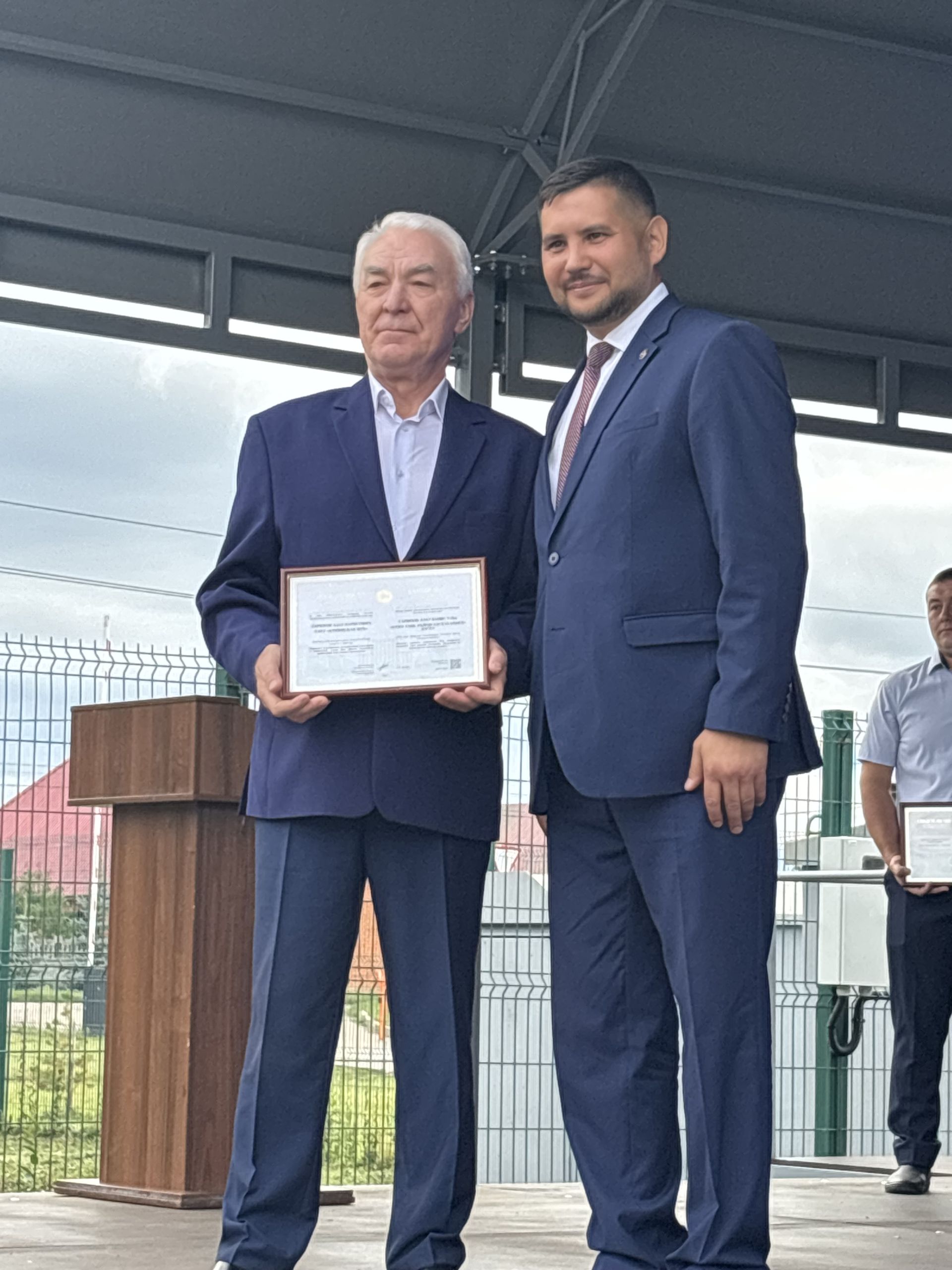 Алдынгылар – Мактау тактасында