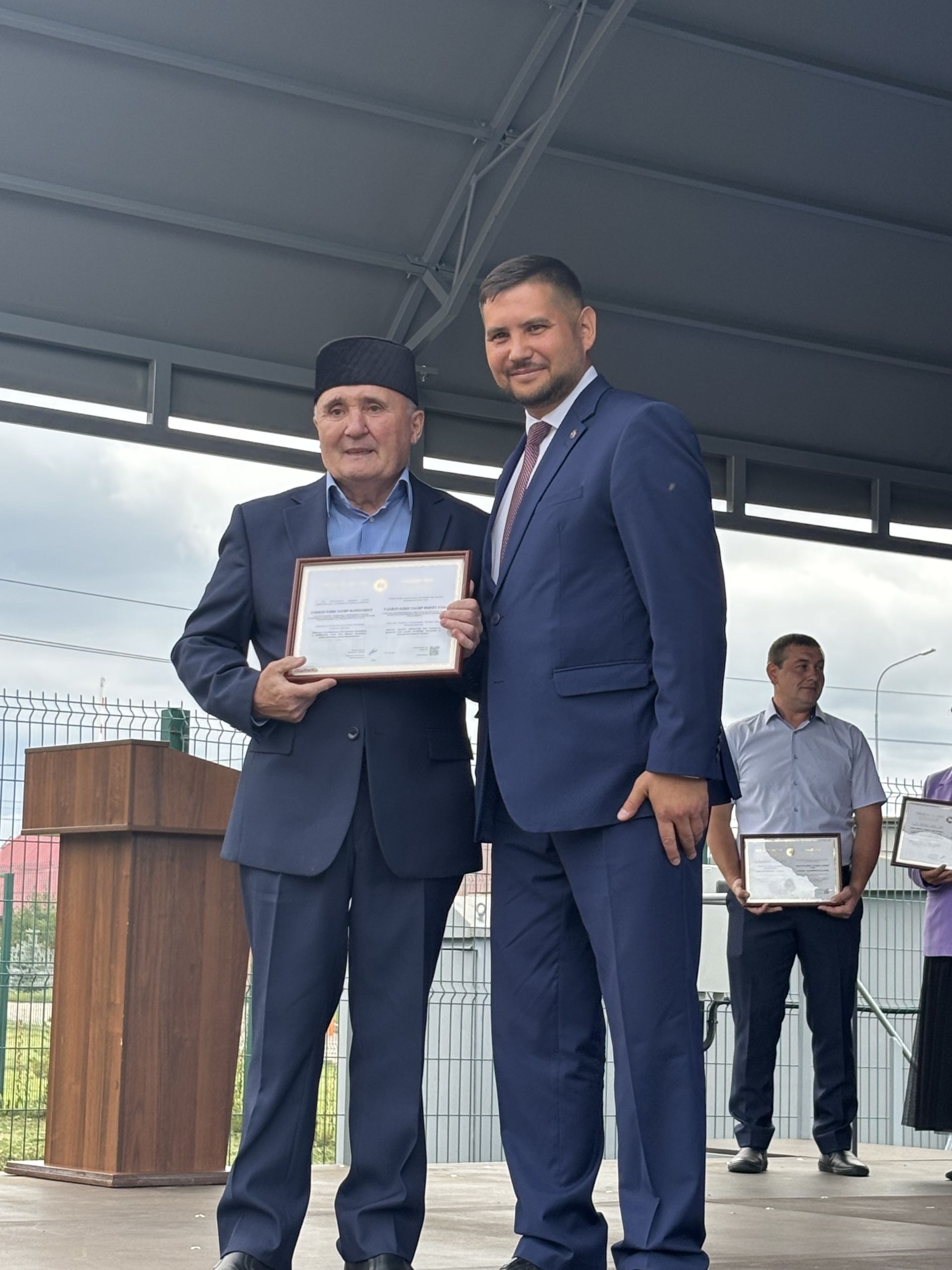 Алдынгылар – Мактау тактасында
