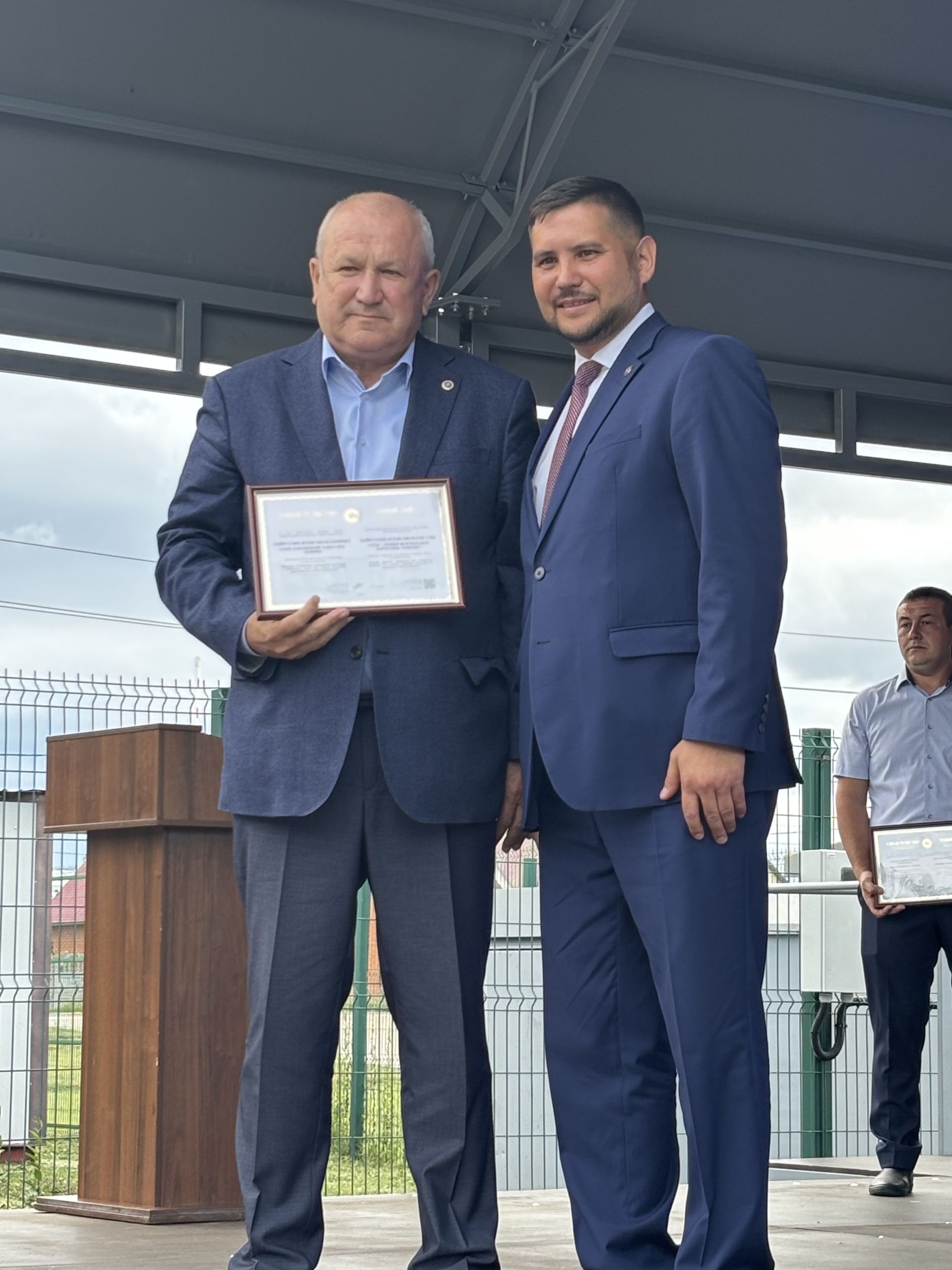 Алдынгылар – Мактау тактасында