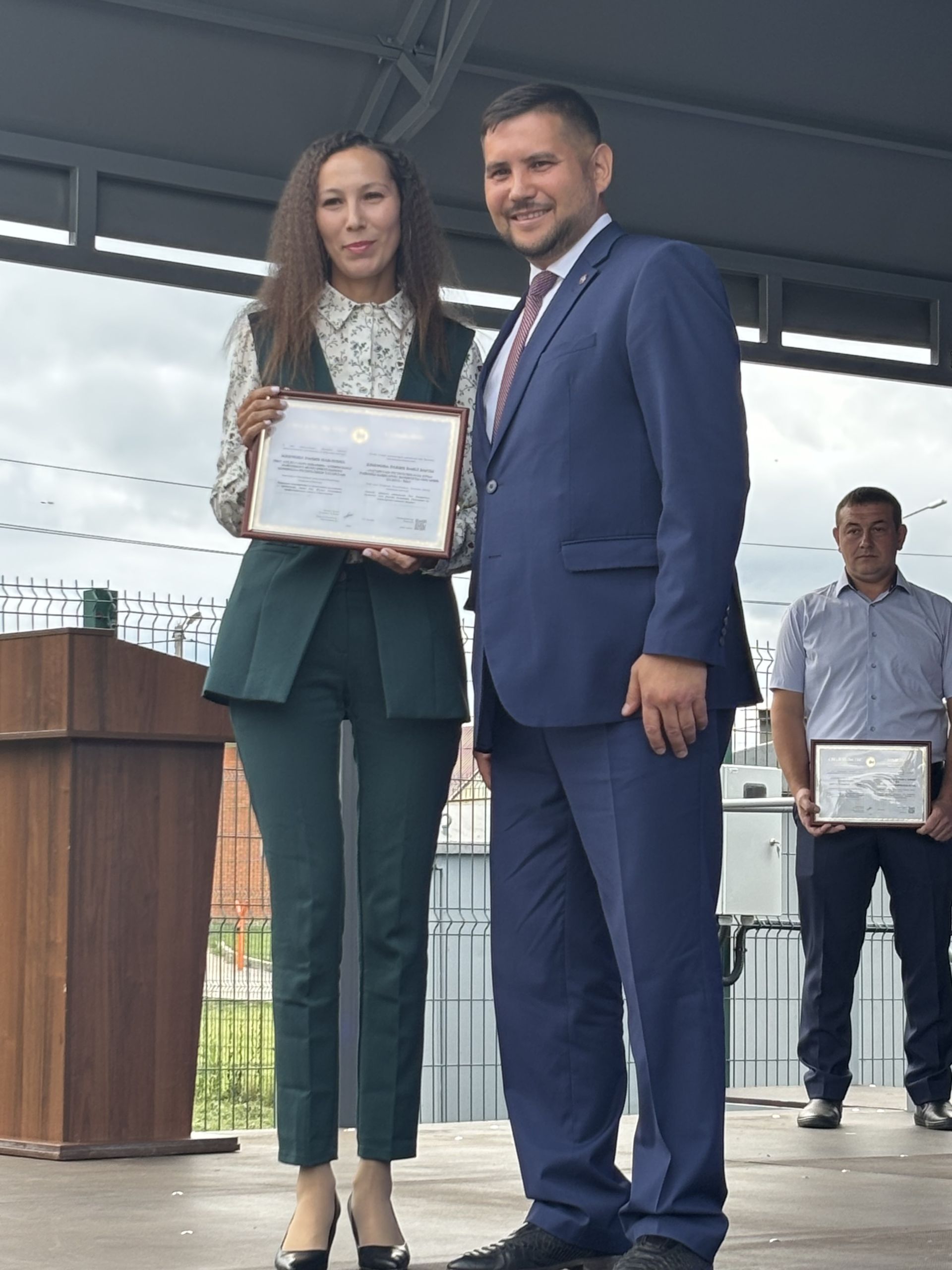 Алдынгылар – Мактау тактасында