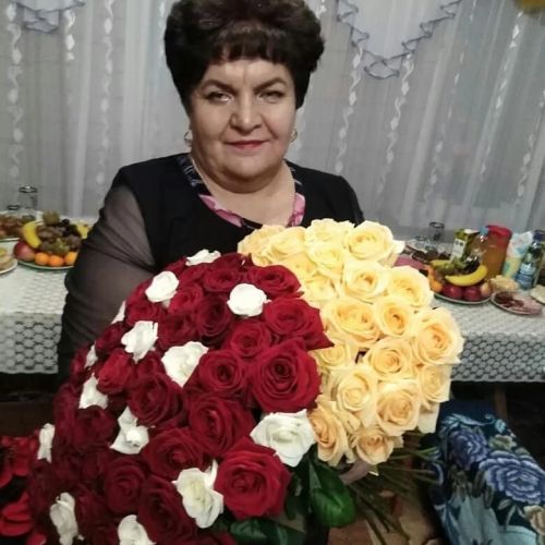 Комыргуҗа авылында гомер итүче әниебез, әбиебез МӨХӘММӘТШИНА РӘФИНӘ ГОМӘР кызына 19 гыйнвар көнне 60 яшь тула.