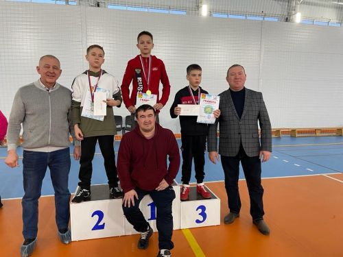 Апастан җиңү яулап кайттылар