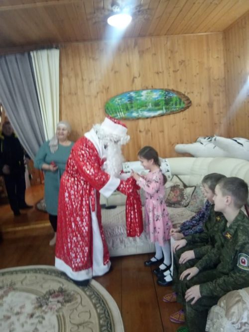 Әсхәт Сәфәровтан Аринага Кыш Бабай бүләге