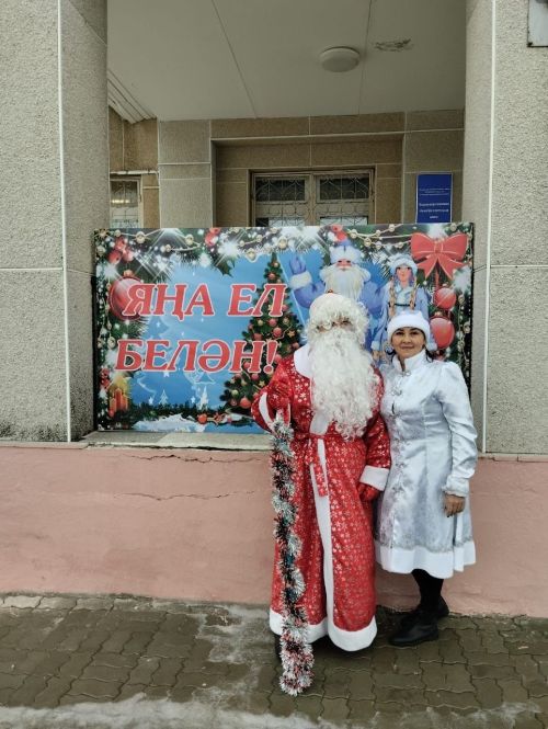 Әсхәт Сәфәровтан Аринага Кыш Бабай бүләге