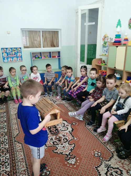 Олы Әтнә балалар бакчасында кошларга җимлекләр элделәр