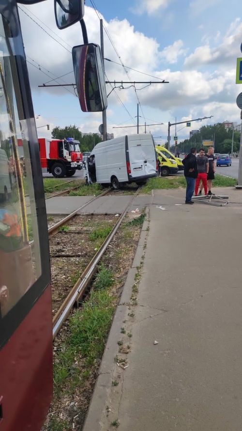 Казанда җәяүлеләрне таптаган «ГАЗель» катнашындагы авариянең видеосы чыкты