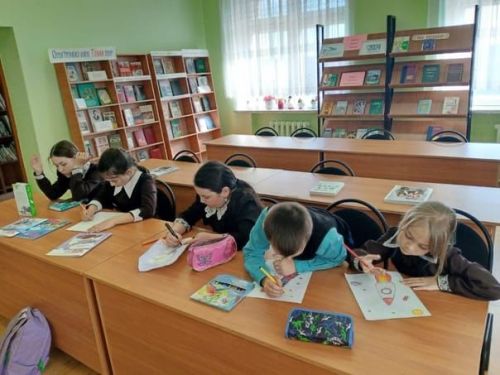 Бәрәзә авылы китапханәсендә «Уйланып табылган планета» дигән рәсем конкурсы үтте