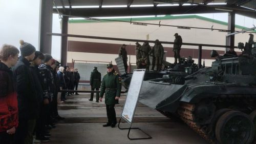 Олы Әтнә урта мәктәбенең 10 класс укучылары Казан югары танк команда училищесында булдылар