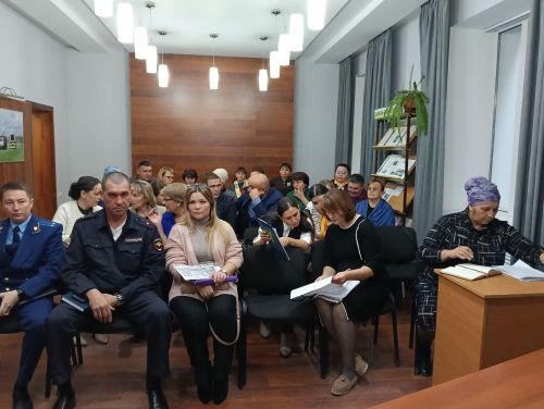 Әтнә районының балигъ булмаганнар эшләре һәм аларның хокукларын яклау комиссиясенең киңәйтелгән утырышы үтте
