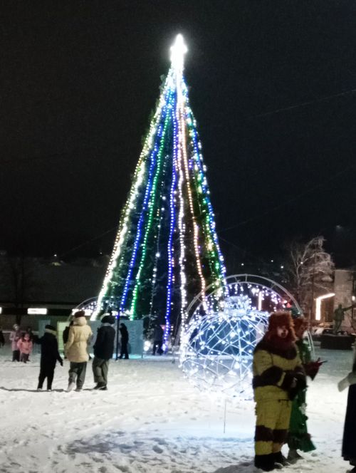 Әтнәдә Үзәк чыршыны ачу тантанасы узды