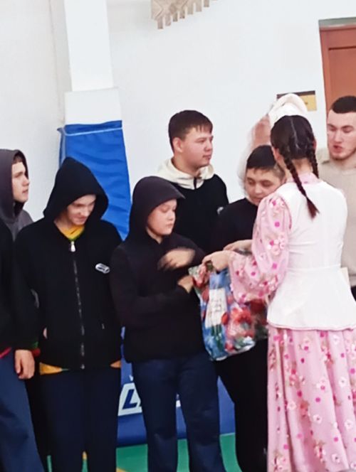 Әтнә Кыш Бабае – көрәштерә