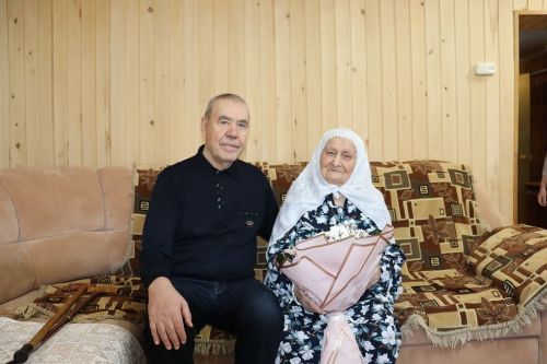 Олы Мәңгәр авылында яшәүче Фәрваз апа Хакимуллинаның 100 яшьлек юбилее