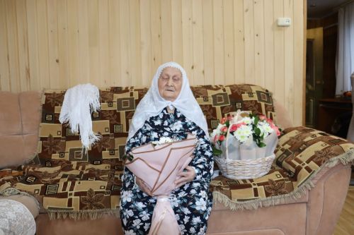 Олы Мәңгәр авылында яшәүче Фәрваз апа Хакимуллинаның 100 яшьлек юбилее