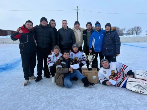 Олы Мәңгәр бозында Рамил Хафизов  истәлегенә багышланган, урамнар арасында Зур хоккей ярышлары булып узды