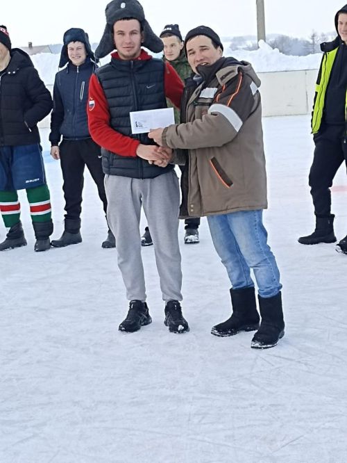 Олы Мәңгәр бозында Рамил Хафизов  истәлегенә багышланган, урамнар арасында Зур хоккей ярышлары булып узды