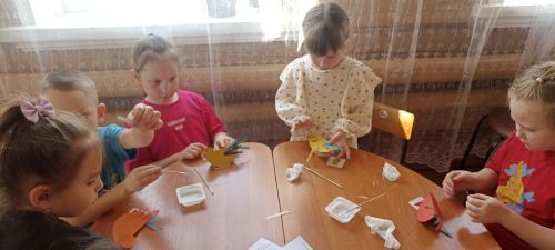 Бәрәскә балалар бакчасында «Кошлар безнең дуслар» исемле тематик кичә узды