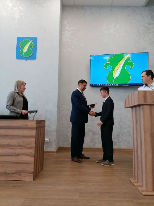 Әтнә егет-кызларына Россия паспортлары тапшырылды