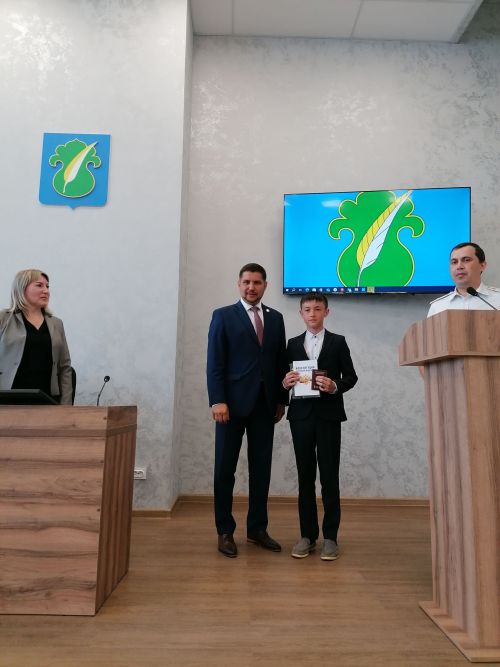 Әтнә егет-кызларына Россия паспортлары тапшырылды