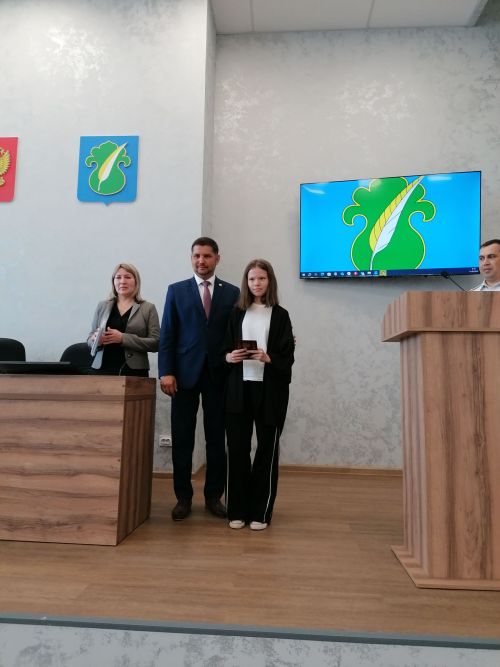 Әтнә егет-кызларына Россия паспортлары тапшырылды