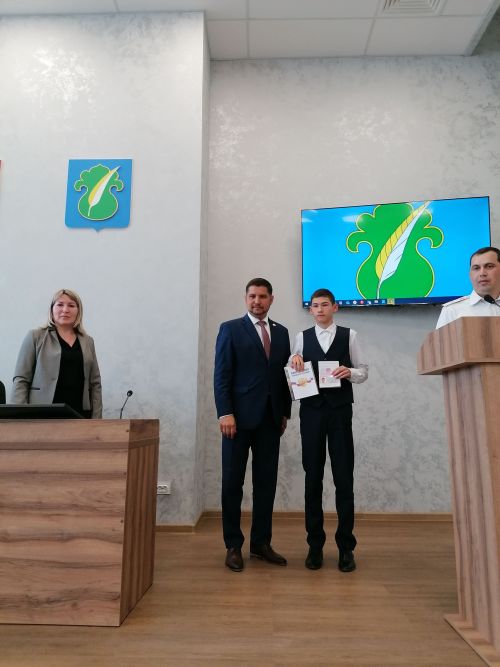 Әтнә егет-кызларына Россия паспортлары тапшырылды