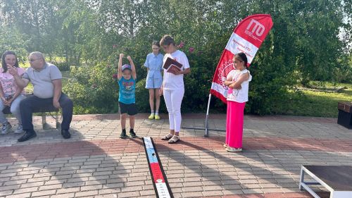 Әтнә паркында ГТО площадкасы эшләде: спортчылар һәм уенчылар үз көчләрен сынады!