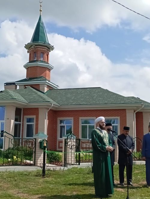 Чембулат авылында яңа мәчет ишекләрен ачты