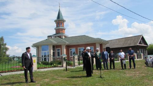 Чембулат авылында яңа мәчет ишекләрен ачты