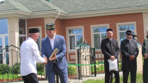 Чембулат авылында яңа мәчет ишекләрен ачты