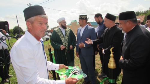Чембулат авылында яңа мәчет ишекләрен ачты