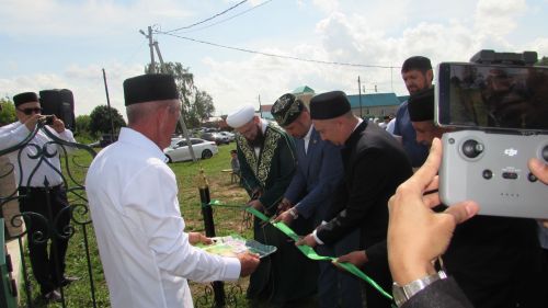 Чембулат авылында яңа мәчет ишекләрен ачты