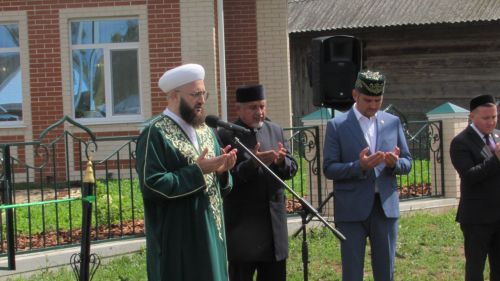 Чембулат авылында яңа мәчет ишекләрен ачты