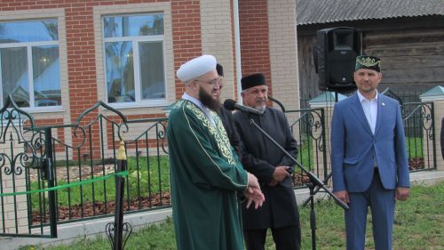 Чембулат авылында яңа мәчет ишекләрен ачты