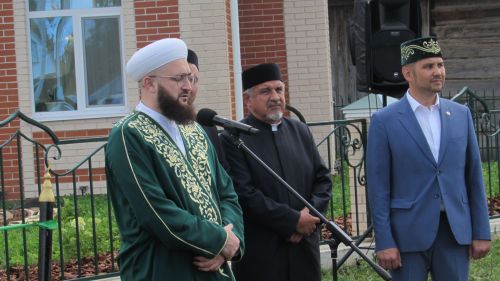 Чембулат авылында яңа мәчет ишекләрен ачты