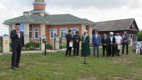 Чембулат авылында яңа мәчет ишекләрен ачты