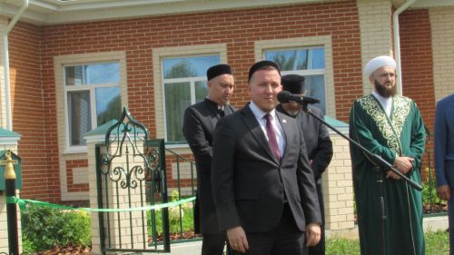 Чембулат авылында яңа мәчет ишекләрен ачты