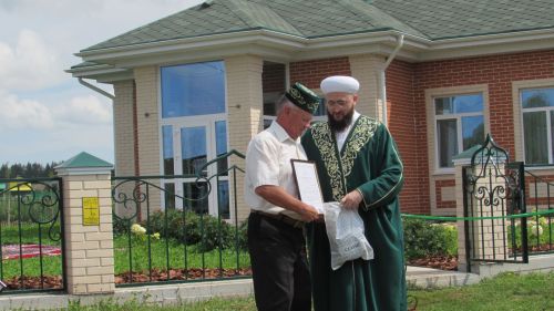 Чембулат авылында яңа мәчет ишекләрен ачты
