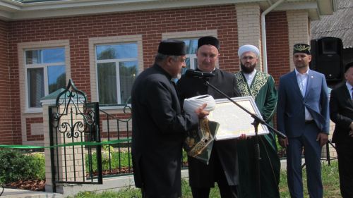 Чембулат авылында яңа мәчет ишекләрен ачты