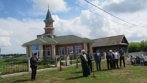 Чембулат авылында яңа мәчет ишекләрен ачты