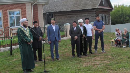 Чембулат авылында яңа мәчет ишекләрен ачты