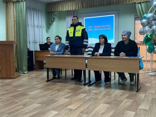 Әтнә районы юл хәрәкәте иминлеге инспекторлары мәктәпләрдә очрашулар үткәрә